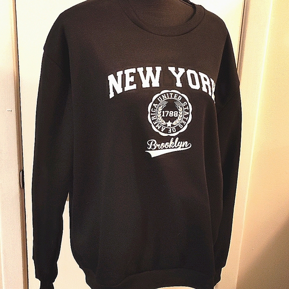 💜5/$25💜XL Hoodie. - Picture 3 of 7